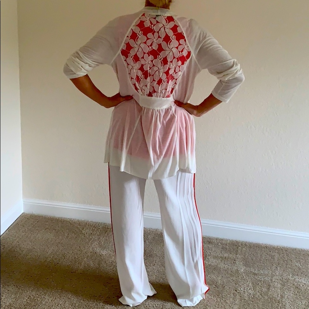 White/Ivory with orange/red trim size 6 - Picture 7 of 16